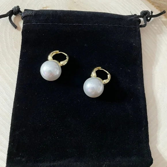 18k Gold Plated and Large Imitation Pearl Earrings - Picture 3 of 8